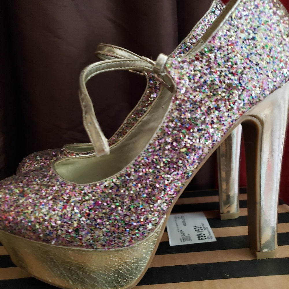 Shoes - Picture 3 of 3
